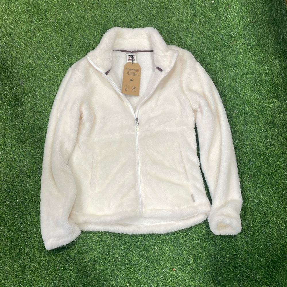 Ladies cream fleece zip-up jacket.